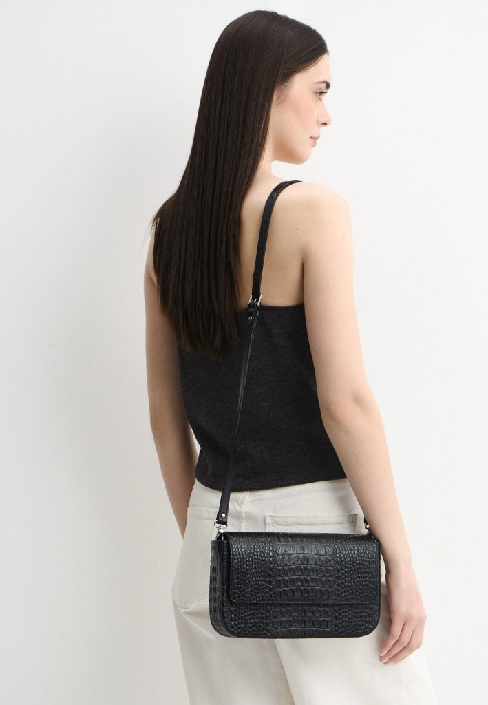 -25% на «Сумки и клатчи»